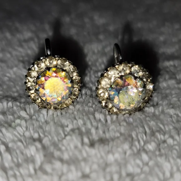 Vintage screwback earrings. Blue stone with rhinestones surrounding. - Picture 3 of 4
